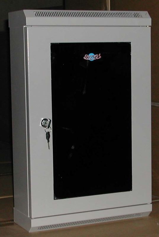 An der Wand befestigtes Netzwerk-Server-Kabinett mit Hartglas-Haustür und hinterer Tür YH2004